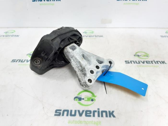 Motorsteun van een Peugeot 208 I (CA/CC/CK/CL) 1.2 Vti 12V PureTech 82 2012