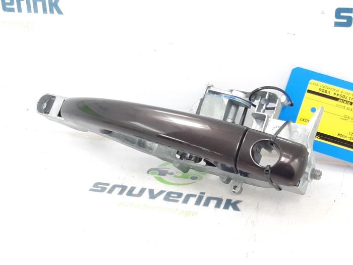 Portiergreep 4Deurs links-voor van een Peugeot 208 I (CA/CC/CK/CL) 1.2 Vti 12V PureTech 82 2012