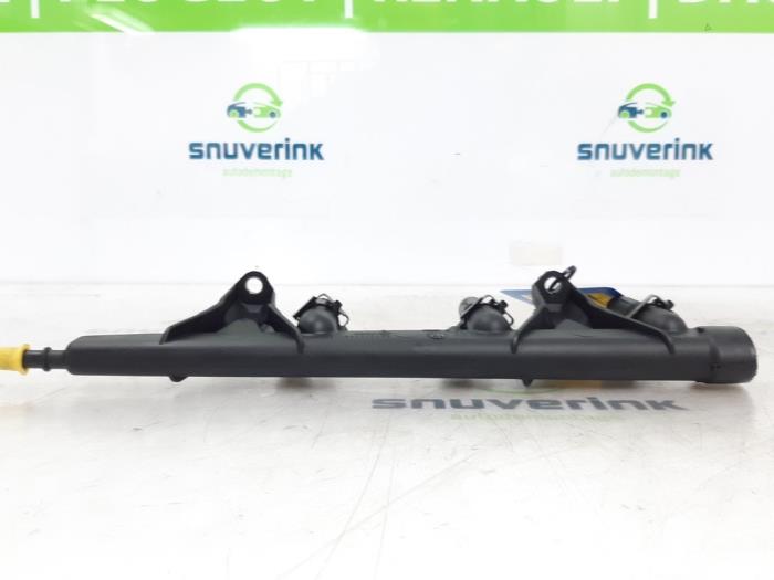 Galerij (Injectie) van een Peugeot 208 I (CA/CC/CK/CL) 1.2 Vti 12V PureTech 82 2012