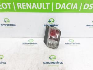 Gebruikte Mistachterlicht Renault Trafic New (FL) 2.0 dCi 16V 90 Prijs € 36,30 Inclusief btw aangeboden door Snuverink Autodemontage