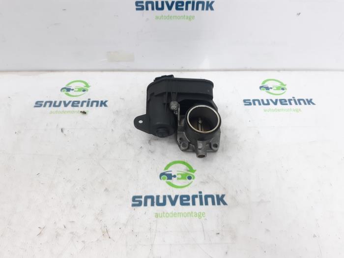 Gebruikte Gasklephuis Citroen C4 Cactus (0B/0P) 1.2 PureTech 82 12V Prijs € 40,00 Margeregeling aangeboden door Snuverink Autodemontage