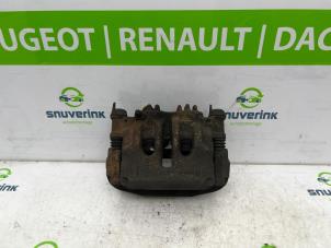 Gebruikte Remklauw (Tang) rechts-voor Renault Master IV (FV) 2.3 dCi 125 16V FWD Prijs € 78,65 Inclusief btw aangeboden door Snuverink Autodemontage