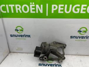 Gebruikte Dynamosteun boven Citroen C4 Cactus (0B/0P) 1.2 PureTech 82 12V Prijs € 10,33 Margeregeling aangeboden door Snuverink Autodemontage