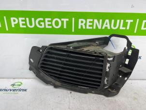 Gebruikte Bumperdeel links-voor Peugeot 5008 II (M4/MC/MJ/MR) 1.2 12V e-THP PureTech 130 Prijs € 35,00 Margeregeling aangeboden door Snuverink Autodemontage