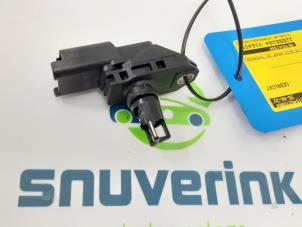 Gebruikte Map Sensor (inlaatspruitstuk) Peugeot 5008 II (M4/MC/MJ/MR) 1.2 12V e-THP PureTech 130 Prijs € 14,98 Margeregeling aangeboden door Snuverink Autodemontage