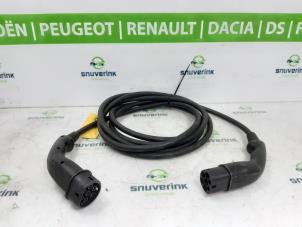 Gebruikte Oplaadkabel elektrische auto Renault Twingo III (AH) ZE R80 Prijs € 90,00 Margeregeling aangeboden door Snuverink Autodemontage