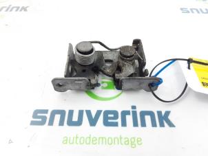 Gebruikte Slotmechaniek Motorkap Mini Mini (R56) 1.6 16V One Prijs op aanvraag aangeboden door Snuverink Autodemontage