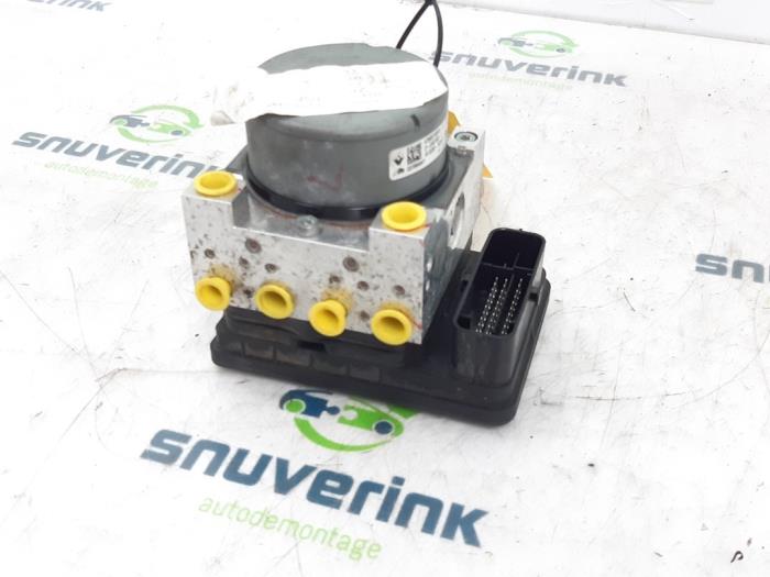 Gebruikte ABS Pomp Renault Megane IV Estate (RFBK) 1.2 Energy TCE 100 Prijs € 169,98 Margeregeling aangeboden door Snuverink Autodemontage