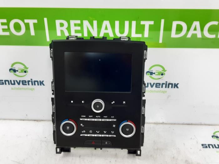 Gebruikte Display Interieur Renault Megane IV Estate (RFBK) 1.2 Energy TCE 100 Prijs € 204,98 Margeregeling aangeboden door Snuverink Autodemontage