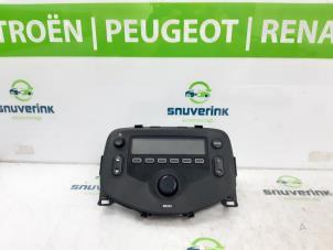 Gebruikte Radio Peugeot 108 1.0 12V VVT-i Prijs € 90,75 Inclusief btw aangeboden door Snuverink Autodemontage