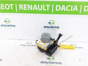Gebruikte ABS Pomp Renault Twingo III (AH) ZE R80 Prijs € 314,99 Margeregeling aangeboden door Snuverink Autodemontage