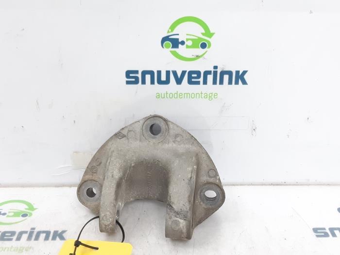 Gebruikte Versnellingsbak Steun Renault Master III (MA/MB/MC/MD/MH/MF/MG/MH) 2.3 dCi 135 16V FWD Prijs € 36,28 Inclusief btw aangeboden door Snuverink Autodemontage