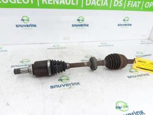 Gebruikte Steekas links-voor Renault Twingo II (CN) 1.5 dCi 90 FAP Prijs € 29,99 Margeregeling aangeboden door Snuverink Autodemontage