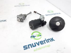 Gebruikte Slotenset Peugeot 208 I (CA/CC/CK/CL) 1.0 Vti 12V PureTech Prijs € 76,00 Margeregeling aangeboden door Snuverink Autodemontage