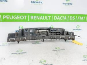 Gebruikte Bumpersteun midden-achter Renault Megane III Berline (BZ) 1.6 16V Prijs € 35,00 Margeregeling aangeboden door Snuverink Autodemontage