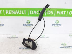 Gebruikte Deurslot Mechaniek 4Deurs rechts-achter Renault Megane III Berline (BZ) 1.6 16V Prijs € 25,00 Margeregeling aangeboden door Snuverink Autodemontage