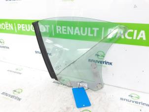 Gebruikte Ruit 2Deurs rechts-achter Peugeot 207 CC (WB) 1.6 16V Prijs € 10,33 Margeregeling aangeboden door Snuverink Autodemontage