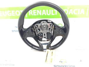 Gebruikte Stuurwiel Renault Captur (2R) 0.9 Energy TCE 12V Prijs € 49,98 Margeregeling aangeboden door Snuverink Autodemontage