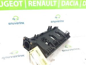 Gebruikte Spruitstuk Inlaat Renault Captur (2R) 1.2 TCE 16V EDC Prijs € 75,00 Margeregeling aangeboden door Snuverink Autodemontage