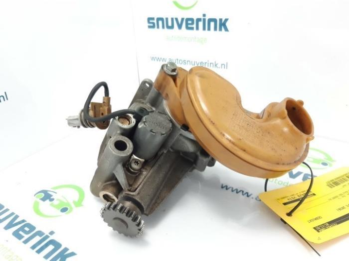 Gebruikte Oliepomp Renault Captur I (2R) 1.2 TCE 16V EDC Prijs € 54,00 Margeregeling aangeboden door Snuverink Autodemontage