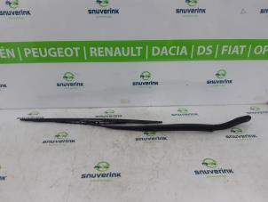 Gebruikte Ruitenwisserarm voor Peugeot 807 2.2 HDiF 16V Prijs € 20,00 Margeregeling aangeboden door Snuverink Autodemontage
