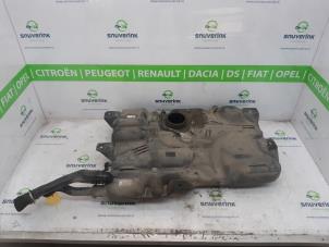 Gebruikte Tank Opel Vivaro 1.6 CDTi BiTurbo 145 Prijs € 272,25 Inclusief btw aangeboden door Snuverink Autodemontage