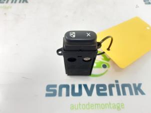 Gebruikte Schakelaar Renault Megane (EA) 1.6 16V Sport Prijs € 20,00 Margeregeling aangeboden door Snuverink Autodemontage
