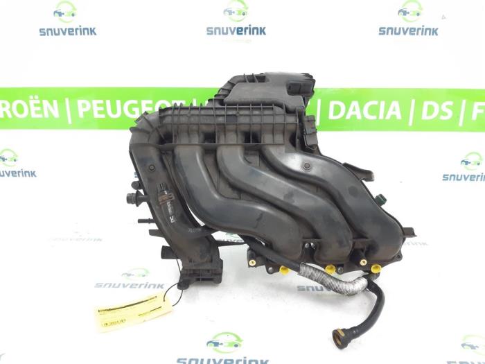 Gebruikte Spruitstuk Inlaat Renault Twingo III (AH) 1.0 SCe 70 12V Prijs € 30,60 Margeregeling aangeboden door Snuverink Autodemontage
