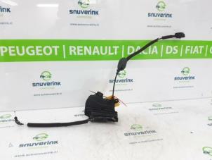 Gebruikte Deurslot Mechaniek 4Deurs rechts-voor Renault Twingo III (AH) ZE R80 Prijs € 35,00 Margeregeling aangeboden door Snuverink Autodemontage