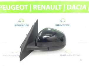 Gebruikte Spiegel Buiten links Renault Twingo III (AH) ZE R80 Prijs € 80,00 Margeregeling aangeboden door Snuverink Autodemontage