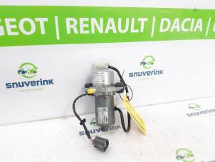 Gebruikte Vacuumpomp Rembekrachtiging Renault Twingo III (AH) ZE R80 Prijs € 250,00 Margeregeling aangeboden door Snuverink Autodemontage