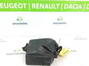 Gebruikte Zekeringkast Renault Modus/Grand Modus (JP) 1.2 16V Prijs € 20,00 Margeregeling aangeboden door Snuverink Autodemontage