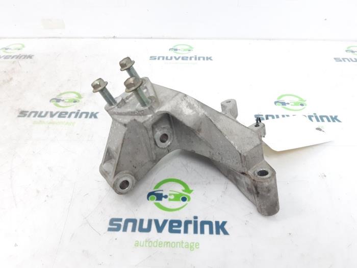 Gebruikte Versnellingsbak Steun Suzuki Swift (ZA/ZC/ZD) 1.2 16V Prijs € 25,00 Margeregeling aangeboden door Snuverink Autodemontage