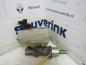 Gebruikte Hoofdremcilinder Renault Espace (JE) 2.0i 16V Prijs op aanvraag aangeboden door Snuverink Autodemontage