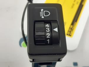 Gebruikte Schakelaar Koplamp Ihv Suzuki Swift (ZA/ZC/ZD) 1.2 16V Prijs € 20,00 Margeregeling aangeboden door Snuverink Autodemontage