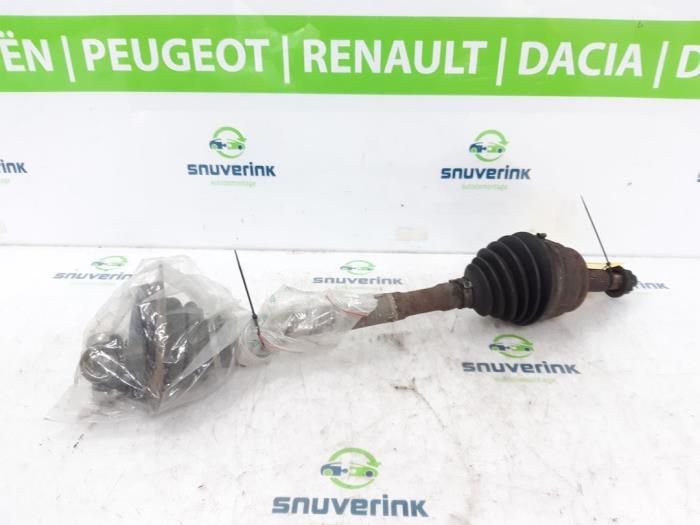 Gebruikte Steekas links-voor Renault Master II (FD/HD) 2.2 dCi 16V Prijs € 81,66 Inclusief btw aangeboden door Snuverink Autodemontage