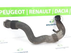 Gebruikte Intercooler Slang Renault Master II (FD/HD) 2.2 dCi 16V Prijs € 81,68 Inclusief btw aangeboden door Snuverink Autodemontage