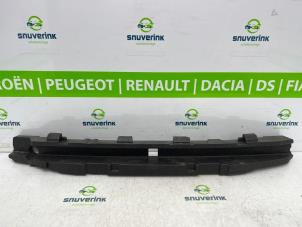 Gebruikte Bumperbalk voor Peugeot 5008 II (M4/MC/MJ/MR) 1.2 12V e-THP PureTech 130 Prijs € 40,00 Margeregeling aangeboden door Snuverink Autodemontage