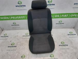 Gebruikte Voorstoel rechts Peugeot J5 (280L) 2.5D Prijs € 100,00 Margeregeling aangeboden door Snuverink Autodemontage