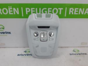 Gebruikte Binnenverlichting voor Peugeot 5008 II (M4/MC/MJ/MR) 1.2 12V e-THP PureTech 130 Prijs € 30,00 Margeregeling aangeboden door Snuverink Autodemontage