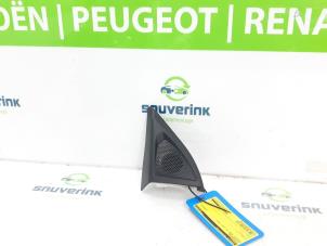 Gebruikte Speaker Peugeot 5008 II (M4/MC/MJ/MR) 1.2 12V e-THP PureTech 130 Prijs € 25,00 Margeregeling aangeboden door Snuverink Autodemontage