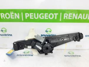 Gebruikte Ruitmechaniek 4Deurs links-achter Peugeot 5008 II (M4/MC/MJ/MR) 1.2 12V e-THP PureTech 130 Prijs € 75,00 Margeregeling aangeboden door Snuverink Autodemontage