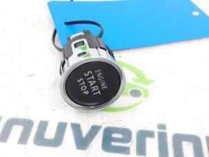 Gebruikte Start/Stop schakelaar Peugeot 5008 II (M4/MC/MJ/MR) 1.2 12V e-THP PureTech 130 Prijs € 18,13 Inclusief btw aangeboden door Snuverink Autodemontage