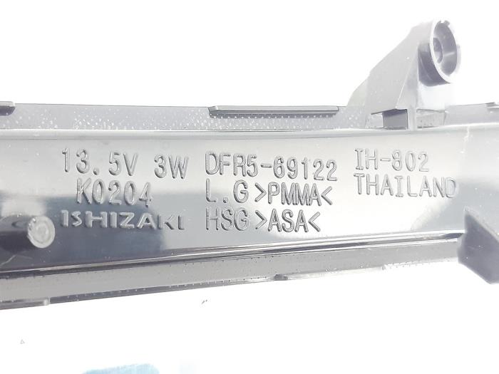 Knipperlicht rechts van een Mazda CX-30 (DM) 2.0 e-SkyActiv X 186 16V 2021