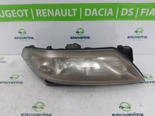 Gebruikte Rechter Koplamp Renault Laguna II Grandtour (KG) 1.8 16V Prijs € 24,99 Margeregeling aangeboden door Snuverink Autodemontage