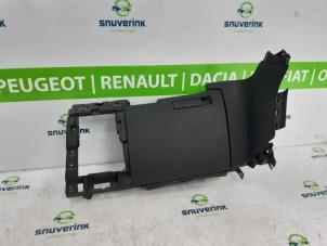 Gebruikte Dashboardkastje Peugeot 3008 I (0U/HU) 1.6 VTI 16V Prijs € 45,00 Margeregeling aangeboden door Snuverink Autodemontage