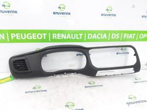 Gebruikte Dashboard deel Opel Vivaro 2.0 CDTI 122 Prijs € 54,45 Inclusief btw aangeboden door Snuverink Autodemontage