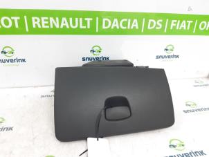 Gebruikte Dashboardkastje Dacia Dokker (0S) 1.6 16V LPG Prijs op aanvraag aangeboden door Snuverink Autodemontage