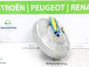 Gebruikte Rembekrachtiger Peugeot 3008 II (M4/MC/MJ/MR) 1.2 12V e-THP PureTech 130 Prijs € 84,68 Inclusief btw aangeboden door Snuverink Autodemontage