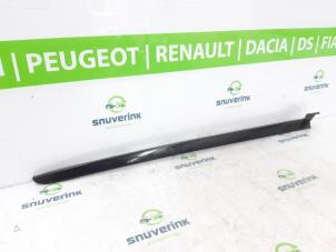 Gebruikte Sierlijst Peugeot 3008 II (M4/MC/MJ/MR) 1.2 12V e-THP PureTech 130 Prijs € 36,30 Inclusief btw aangeboden door Snuverink Autodemontage